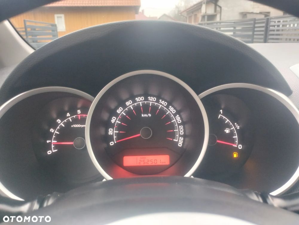 Kia Venga - 22