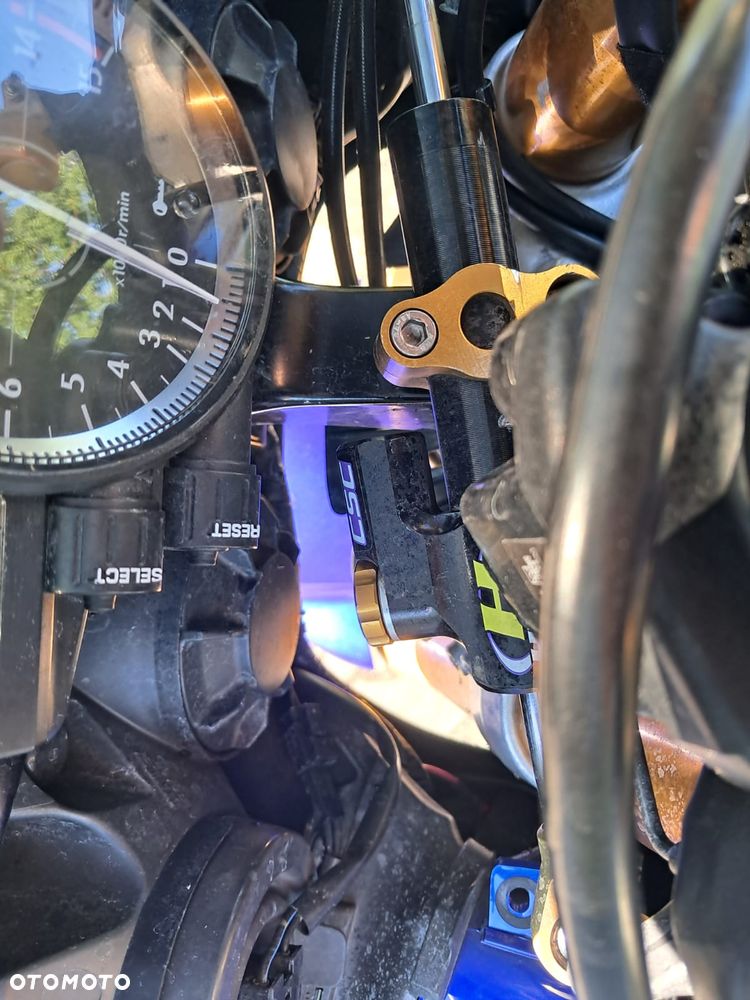 Yamaha R1 - 7