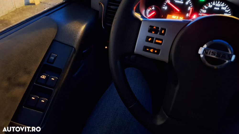 Nissan Navara 2.5 dCi Double Cab XE - 9