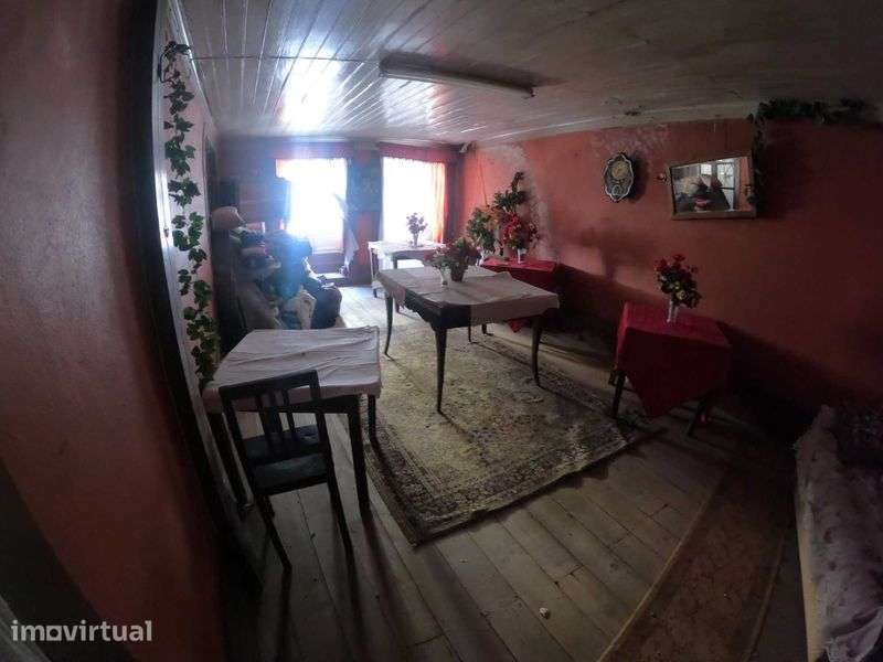 Prédio de 3 pisos para reabilitar no centro de Arcos de Valdevez - Grande imagem: 5/12