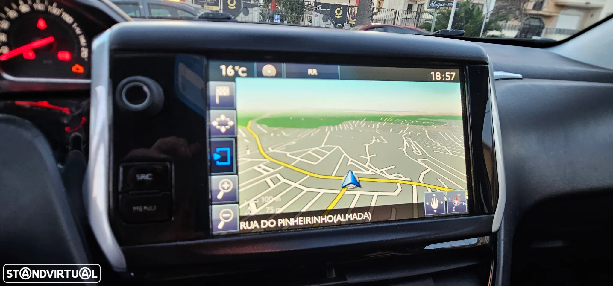 Peugeot 208 1.4 HDi SE Style - 12