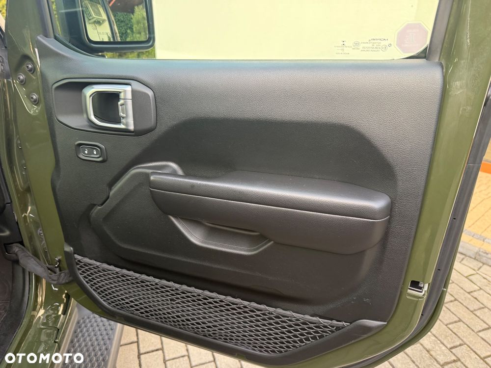 Jeep Wrangler - 21