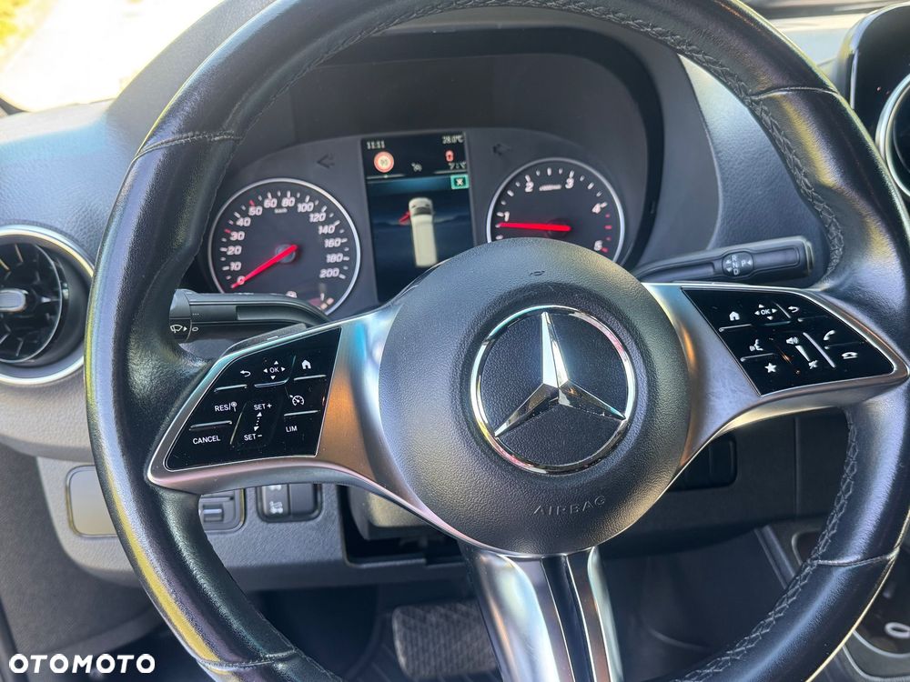 Mercedes-Benz Sprinter - 11