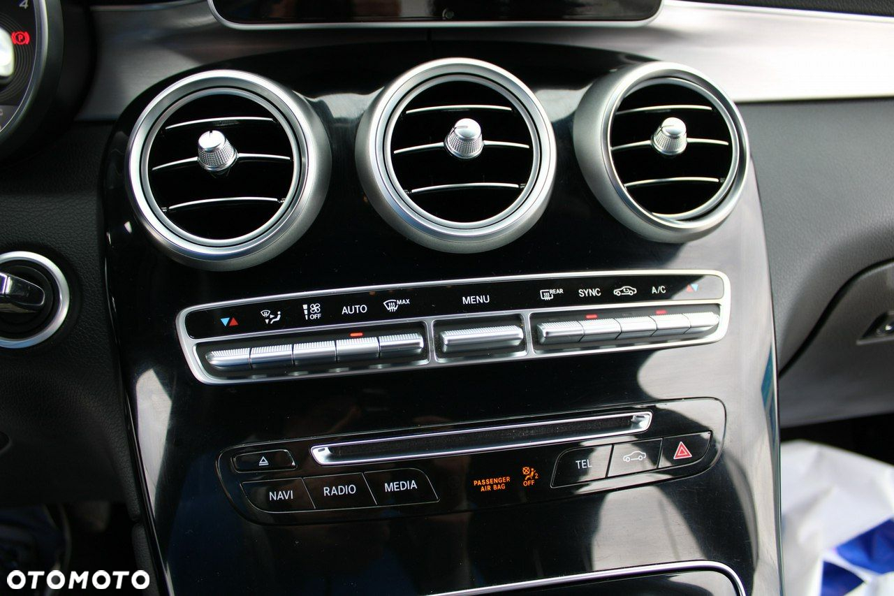 Mercedes-Benz GLC - 36