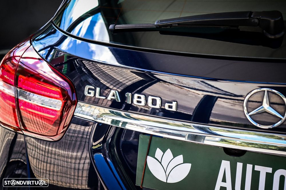 Mercedes-Benz GLA 180 d Urban - 11