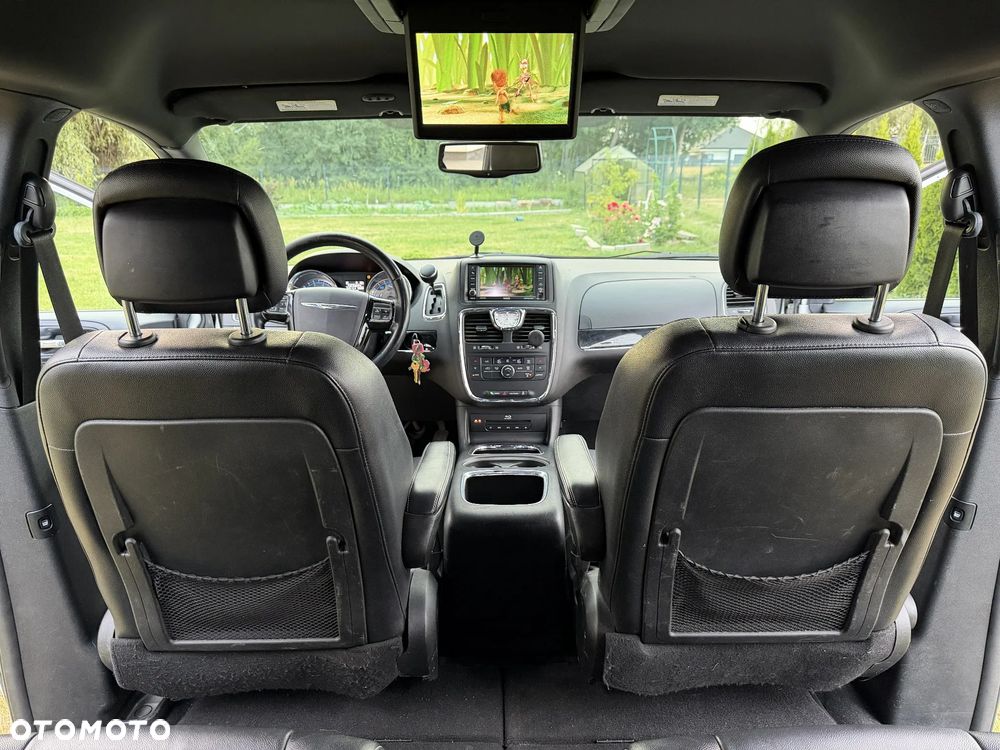Chrysler Town & Country 3.6 Limited - 16