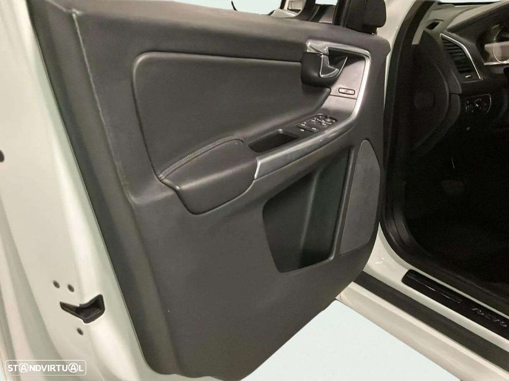 Volvo XC 60 2.0 D4 Momentum Plus Geartronic - 19