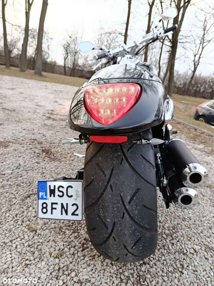 Suzuki Intruder - 13