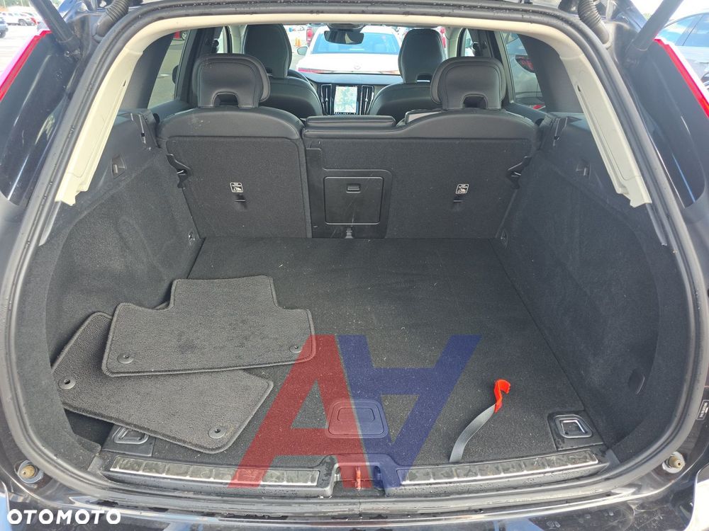 Volvo XC 60 B5 B AWD Plus Dark - 16