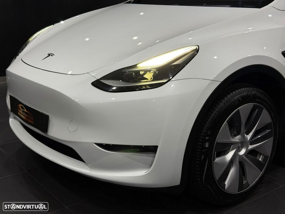 Tesla Model Y Long Range Dual Motor AWD - 11