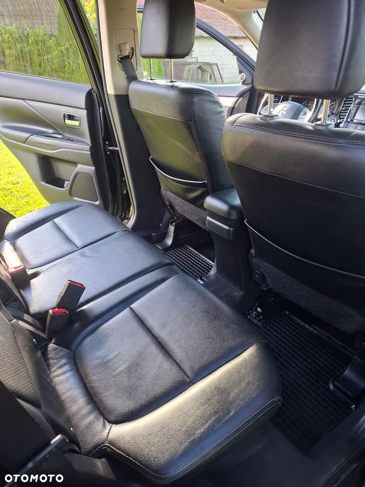Mitsubishi Outlander 2.2 DID Instyle Navi 4WD - 11