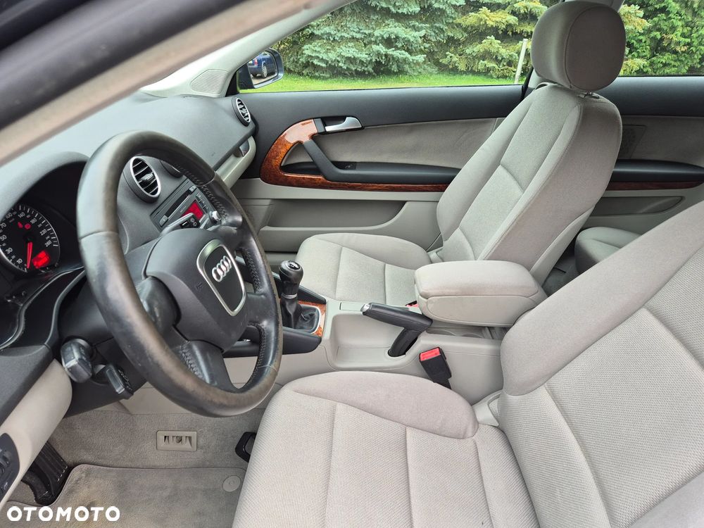 Audi A3 3-drzwiowe 1.6 Attraction - 14