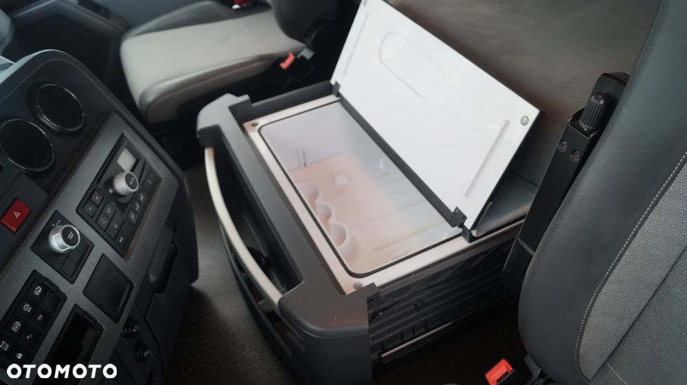 Renault Seria T - 25