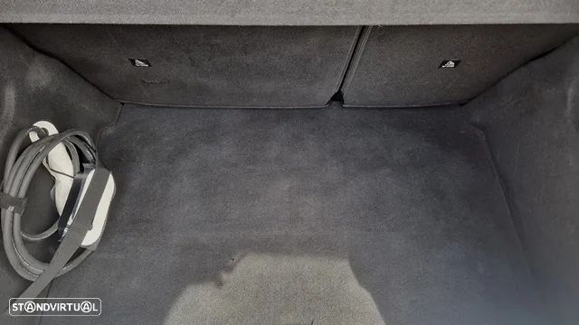 Peugeot e-208 Allure - 22