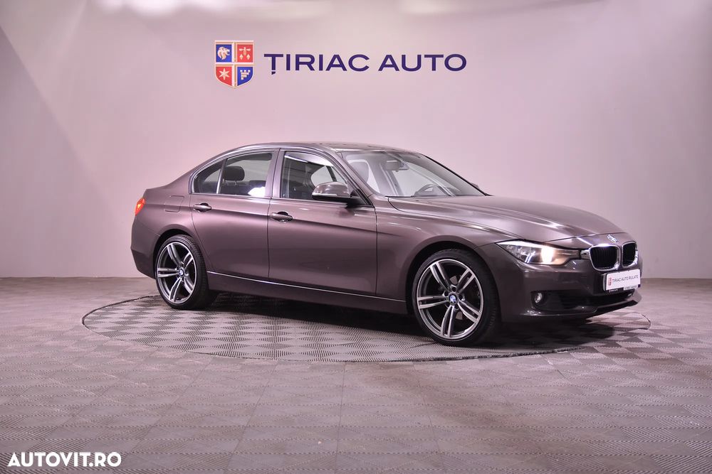 BMW Seria 3 320i Aut. - 7