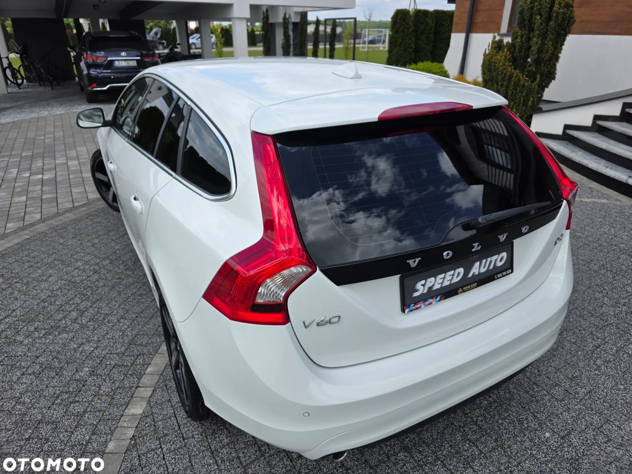 Volvo V60 D3 Drive-E Momentum - 11