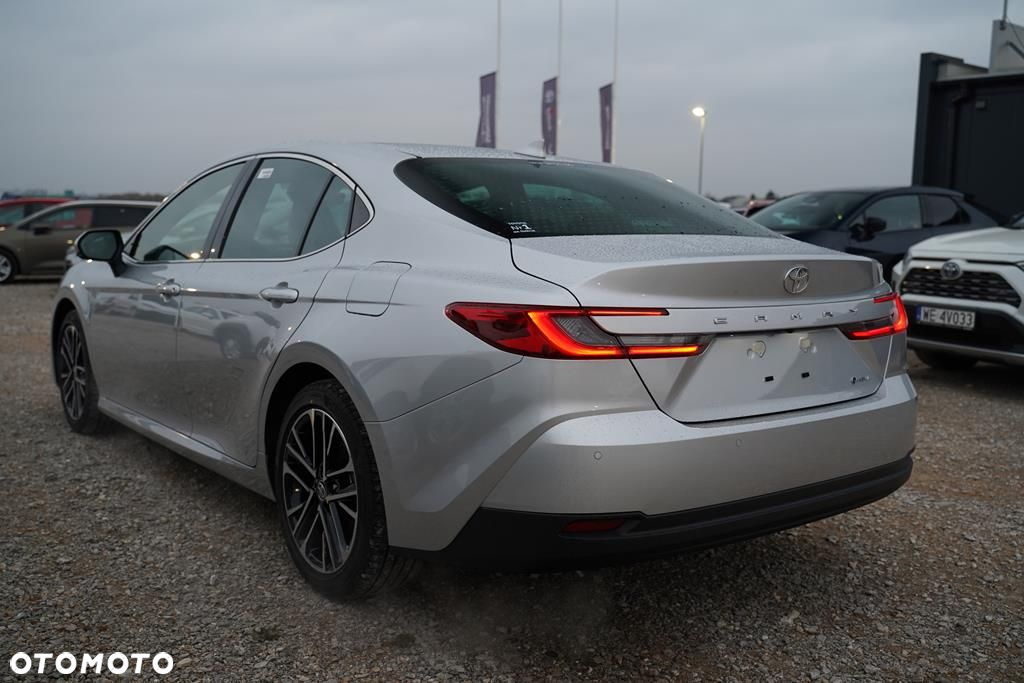 Toyota Camry - 6