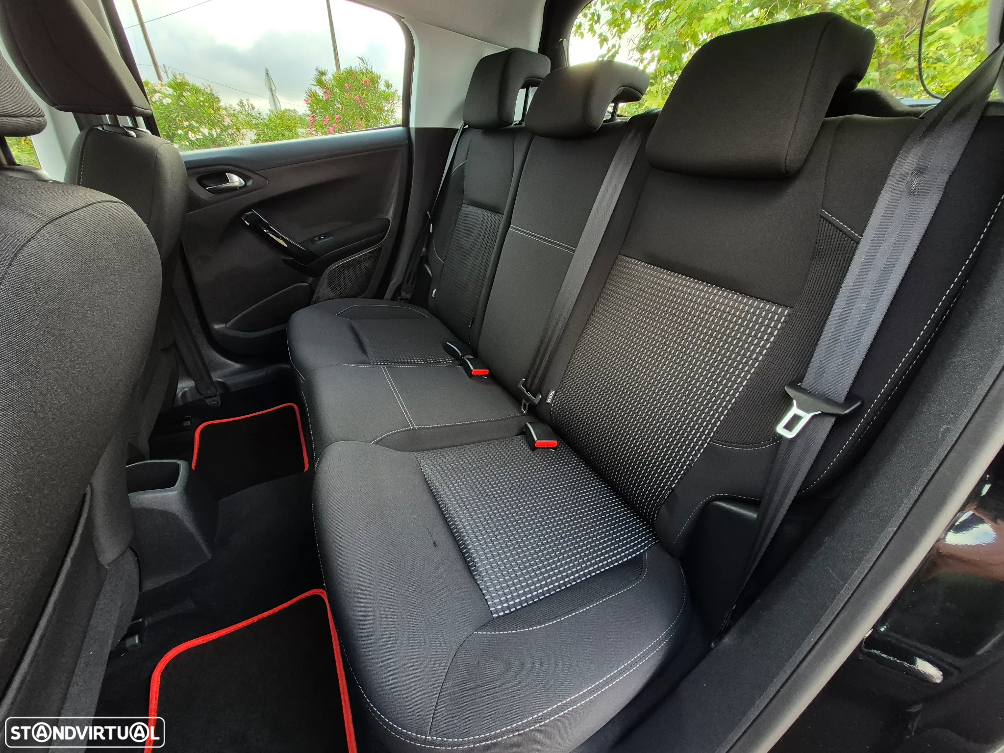 Peugeot 208 1.2 PureTech Allure EAT6 - 22