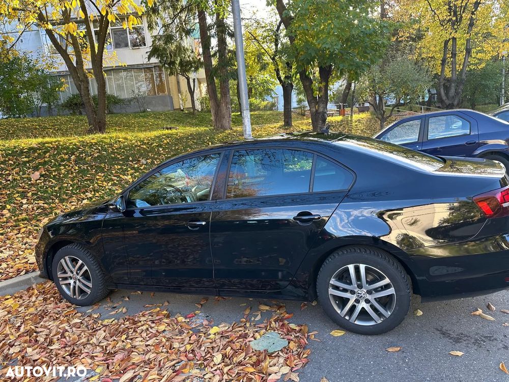 Volkswagen Jetta - 2