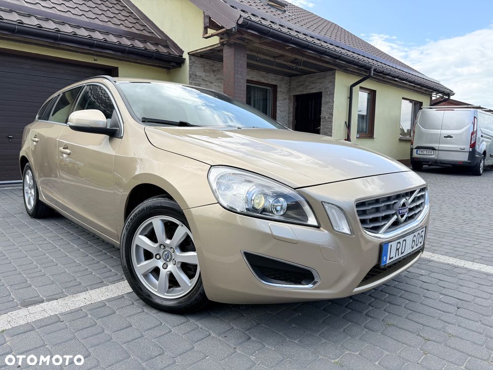 Volvo V60 DRIVe Momentum - 1