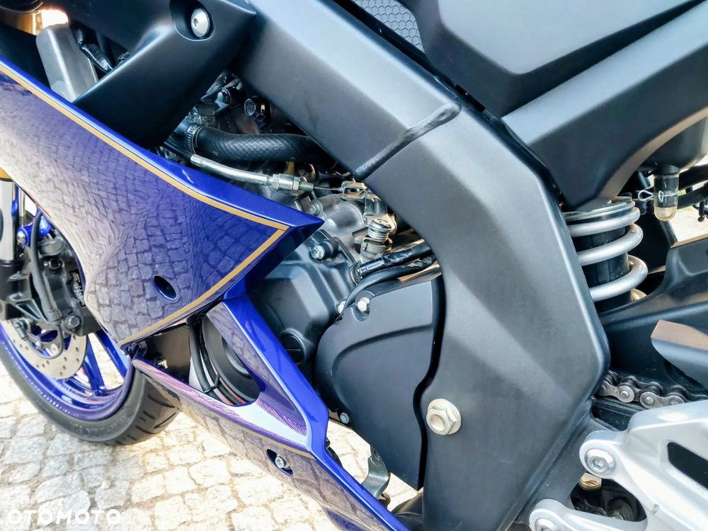 Yamaha YZF - 8
