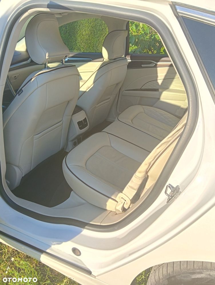 Ford Fusion - 7
