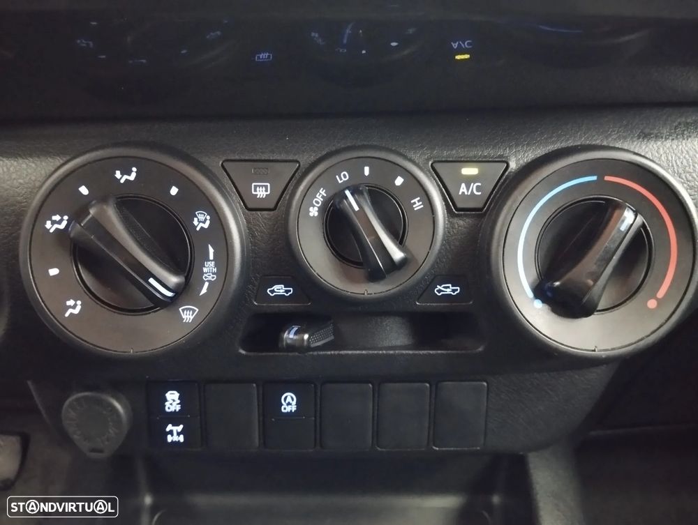 Toyota Hilux 2.4 D-4D 4WD CD CM - 20