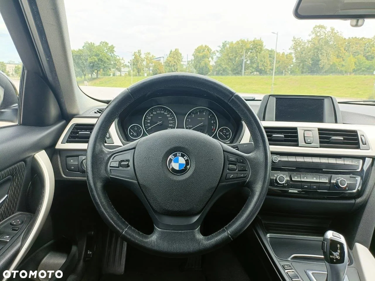 BMW Seria 3 318i - 14