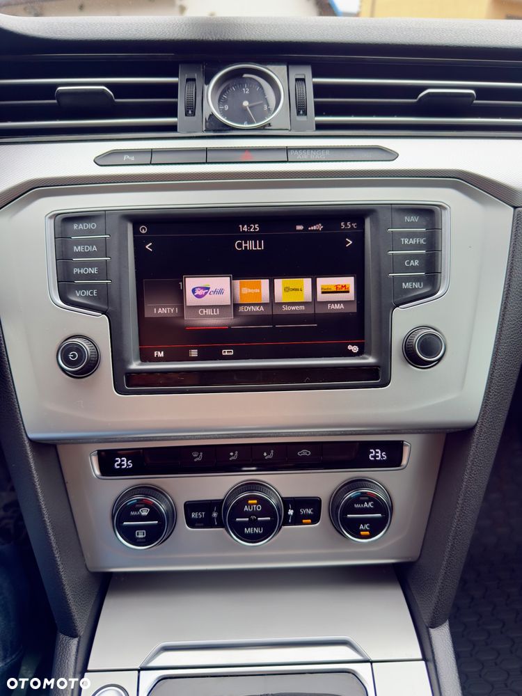 Volkswagen Passat - 21