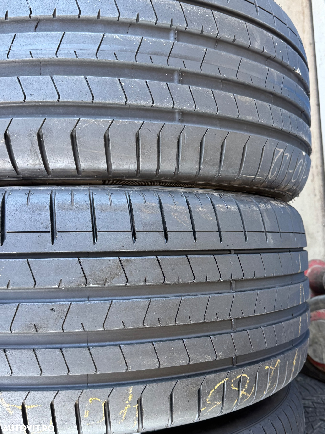 Vând 4 anvelope 285/40/22 Pirelli de vară ca noi - 2