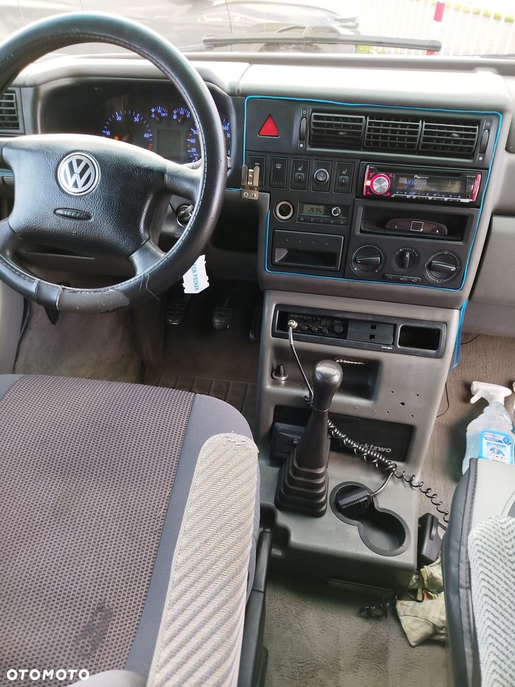 Volkswagen Caravelle - 7