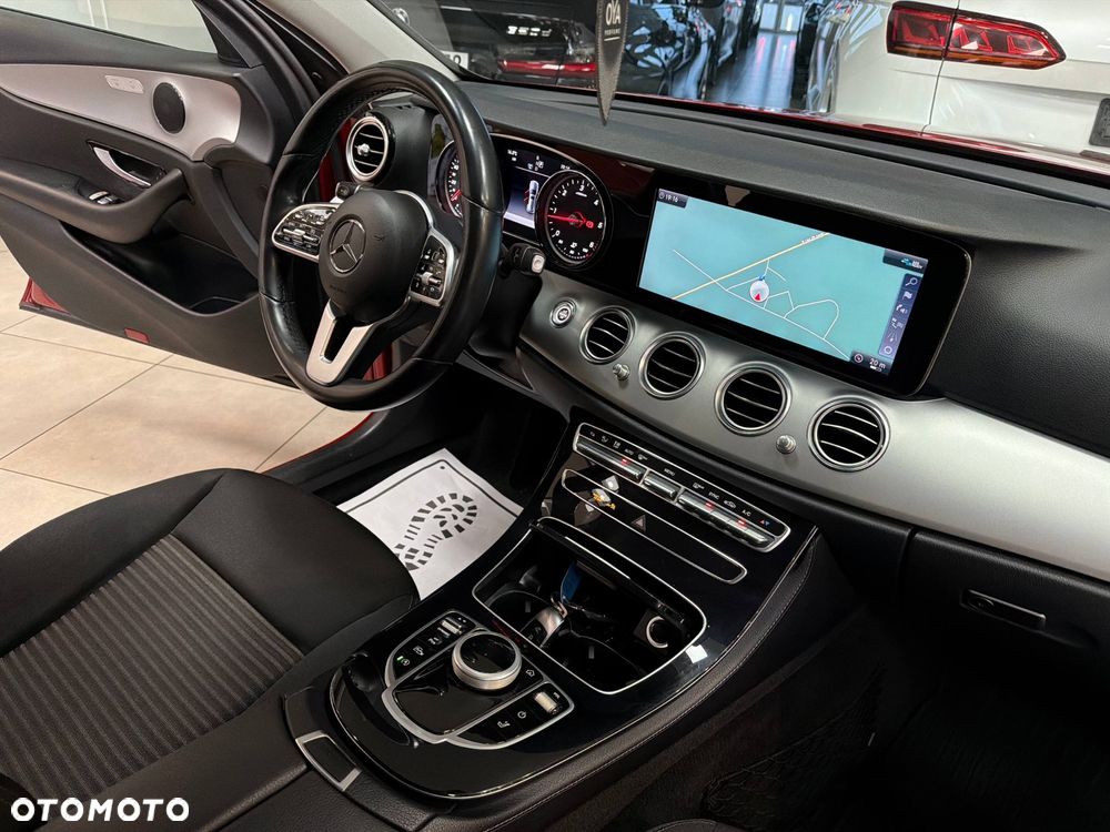 Mercedes-Benz Klasa E 220 d 4Matic 9G-TRONIC - 37