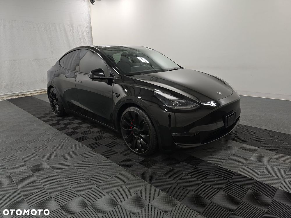 Tesla Y Performance AWD - 5