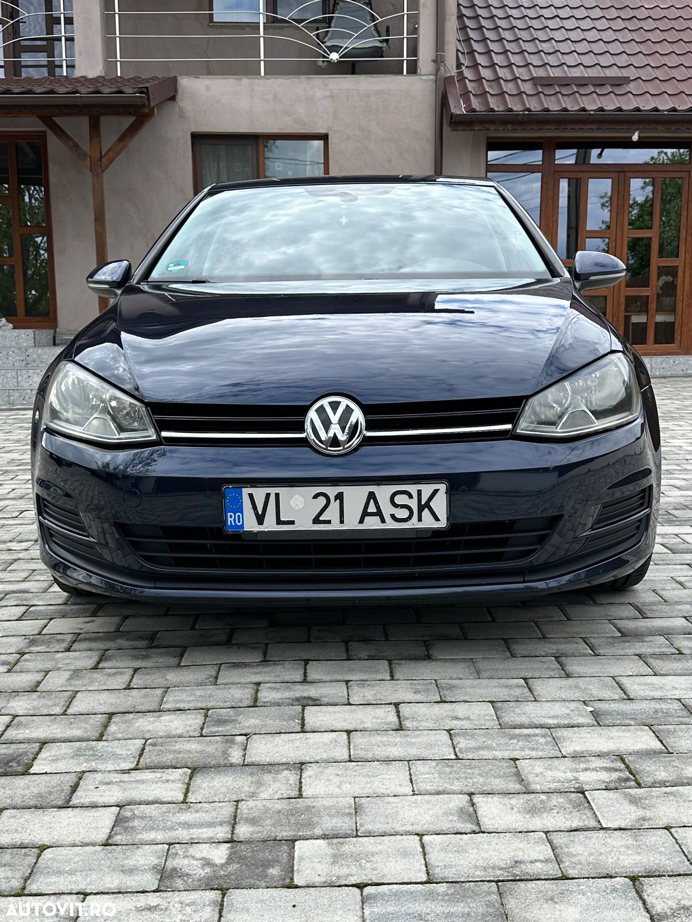 Volkswagen Golf - 1