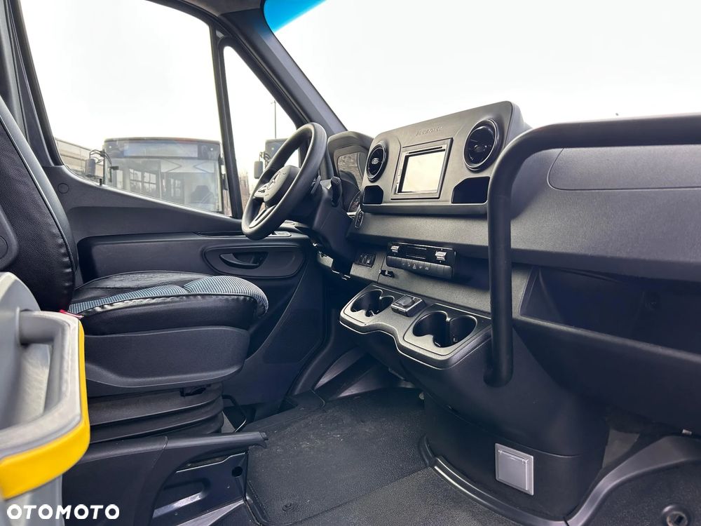 Mercedes-Benz Sprinter 519 - 12