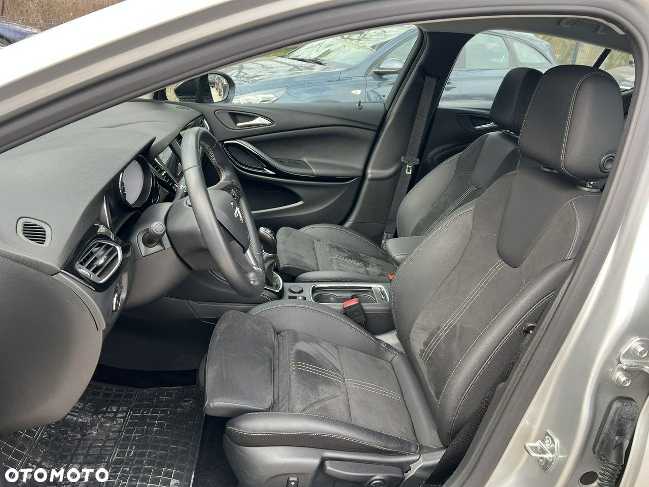 Opel Astra V 1.2 T Elegance S&S - 12