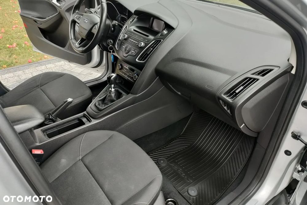 Ford Focus 1.0 EcoBoost Titanium - 12