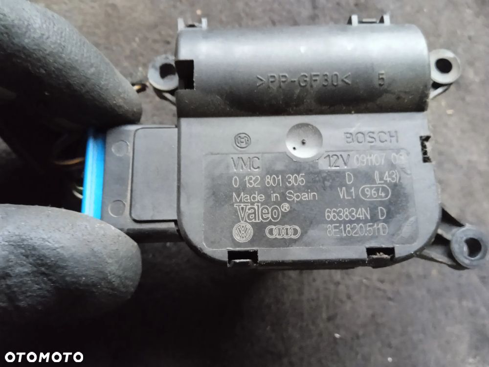 SILNICZEK NAGRZEWNICY AUDI A4 B6 B7 8E1820511D - 3