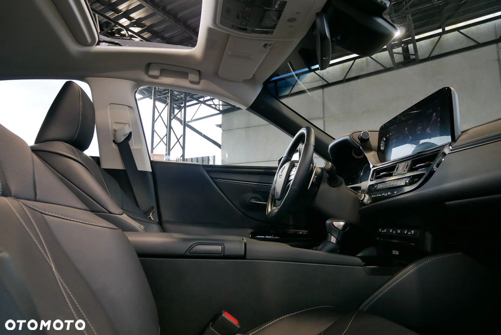 Lexus ES 300h Prestige - 28