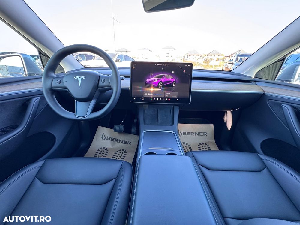 Tesla Model Y Long Range Dual Motor AWD - 17