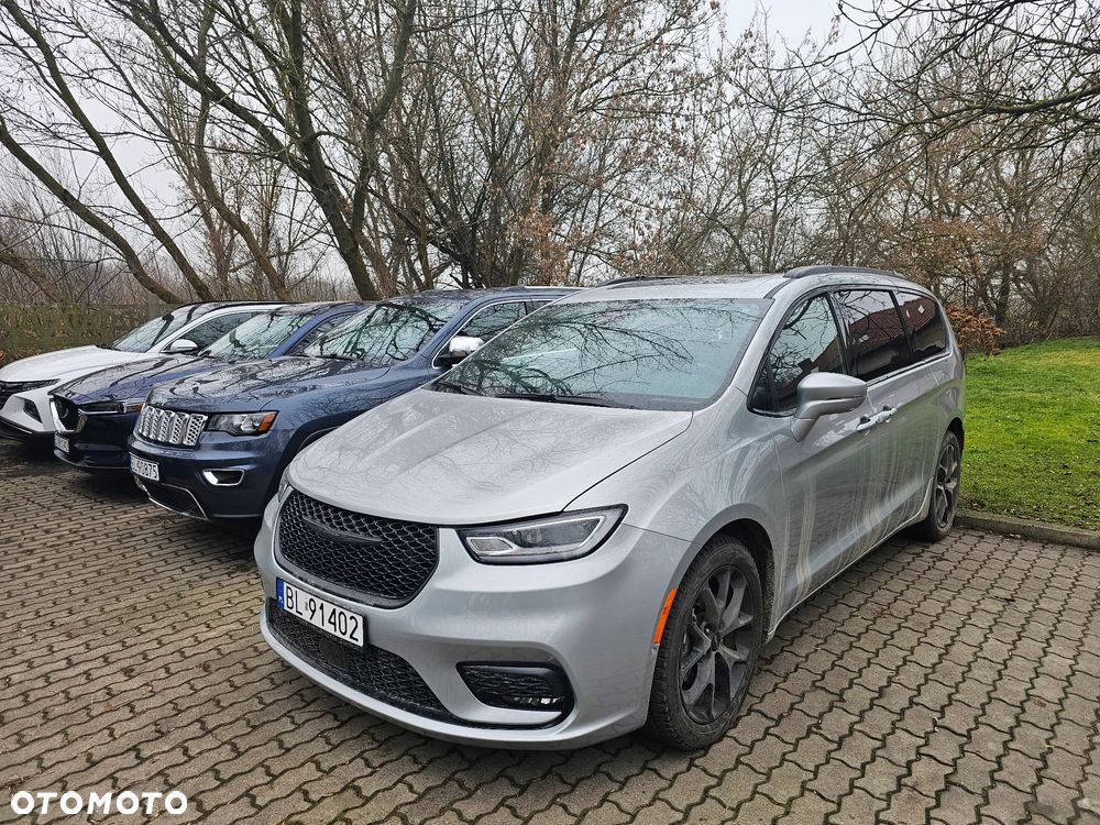 Chrysler Pacifica - 1