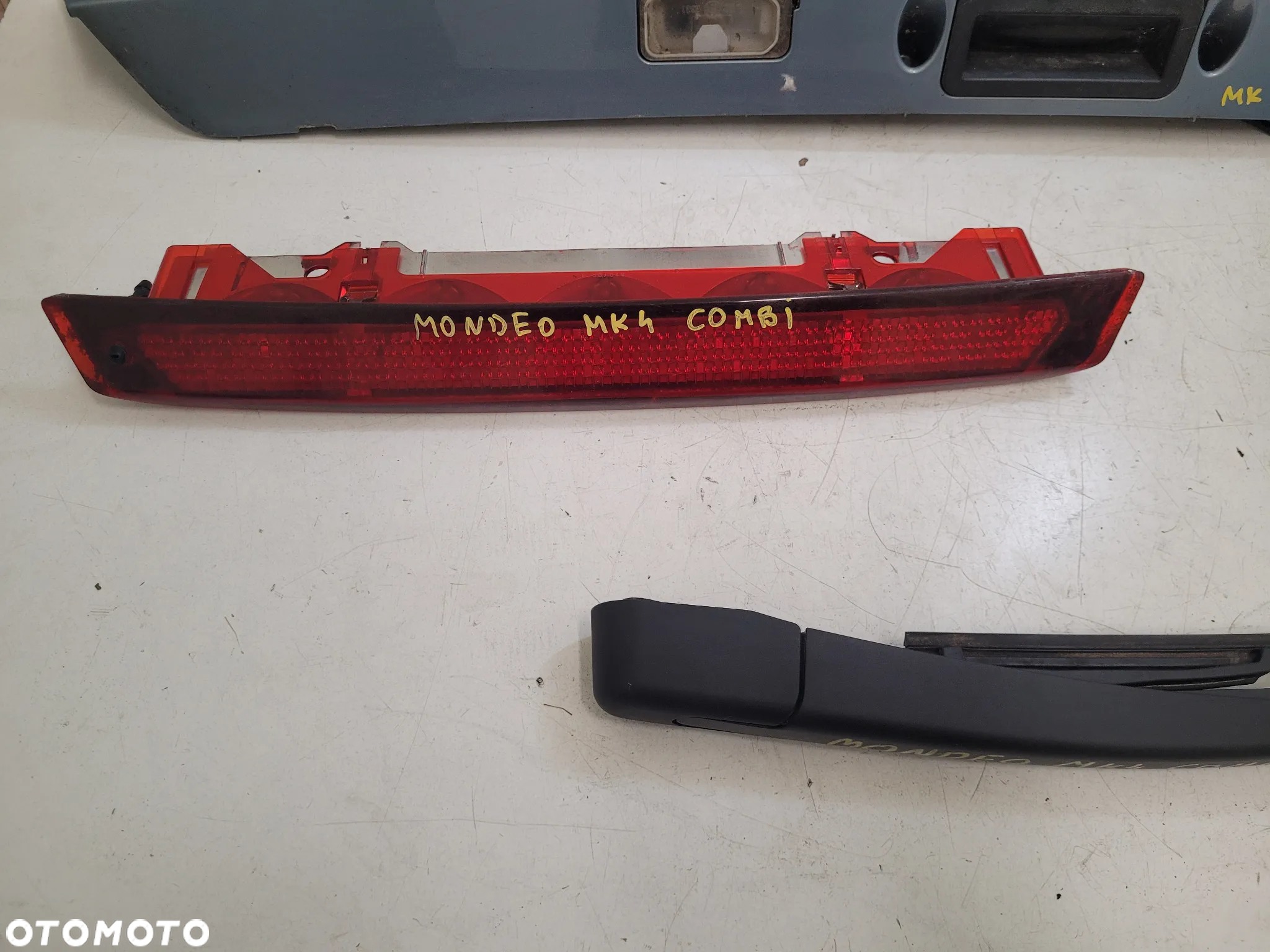 OSPRZĘT KLAPY BAGAŻNIKA FORD MONDEO MK4 KOMBI - 2