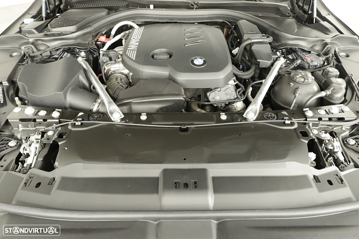 BMW 520 d Pack Desportivo M - 11