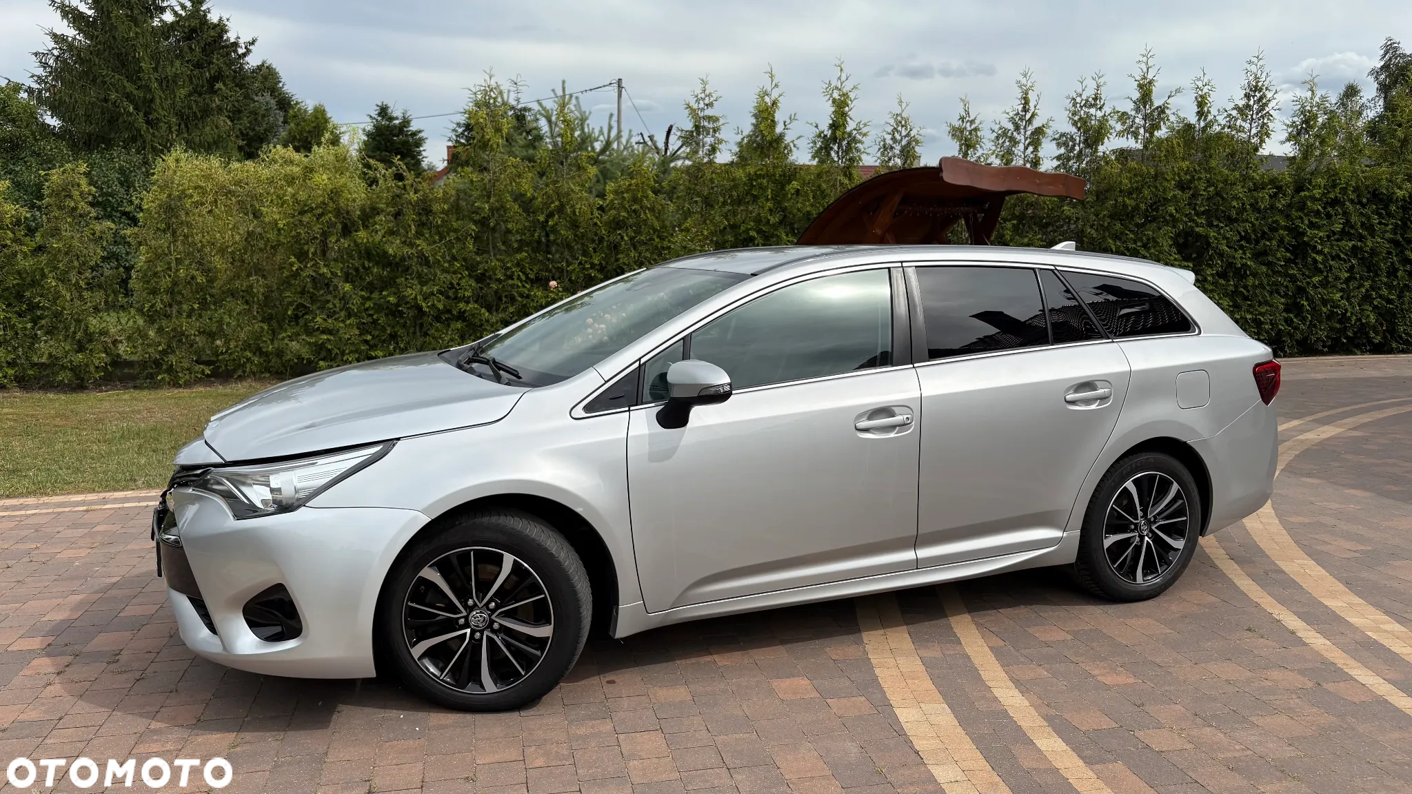 Toyota Avensis 2.0 D-4D Prestige - 11