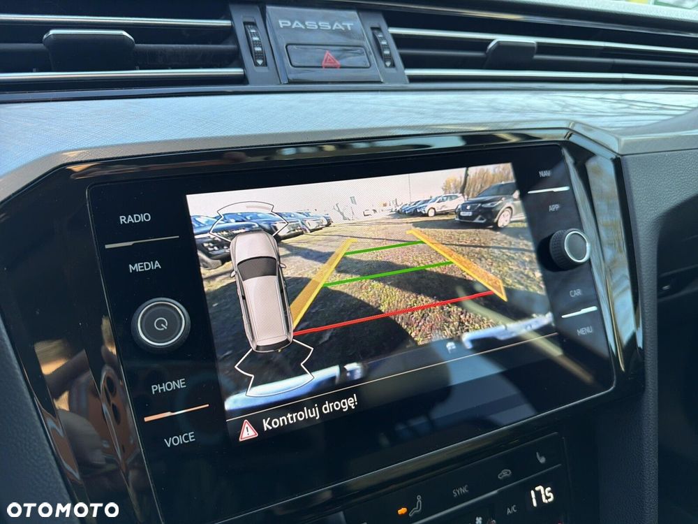 Volkswagen Passat - 31