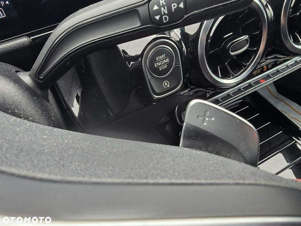 Mercedes-Benz GLA - 23