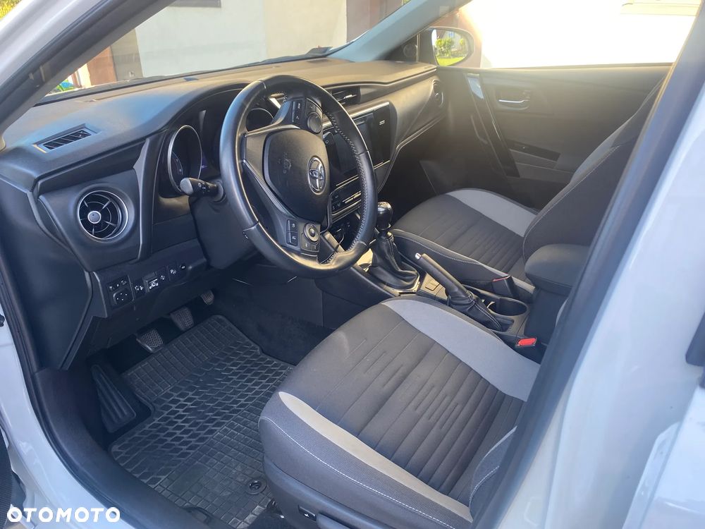 Toyota Auris 2017 photo 5
