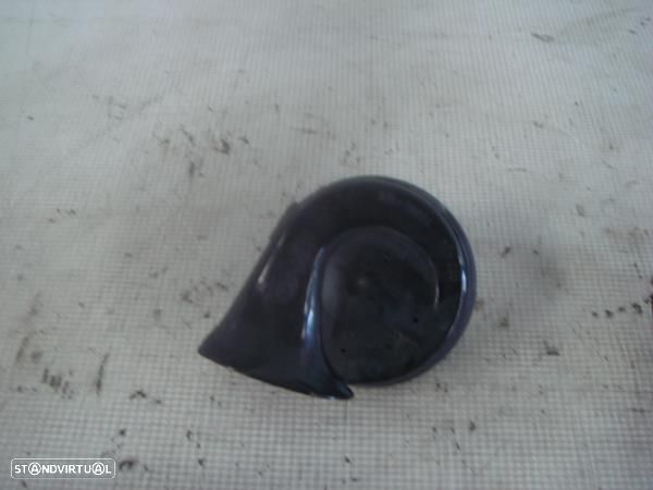 Buzina Volkswagen Passat (3C2) - 1