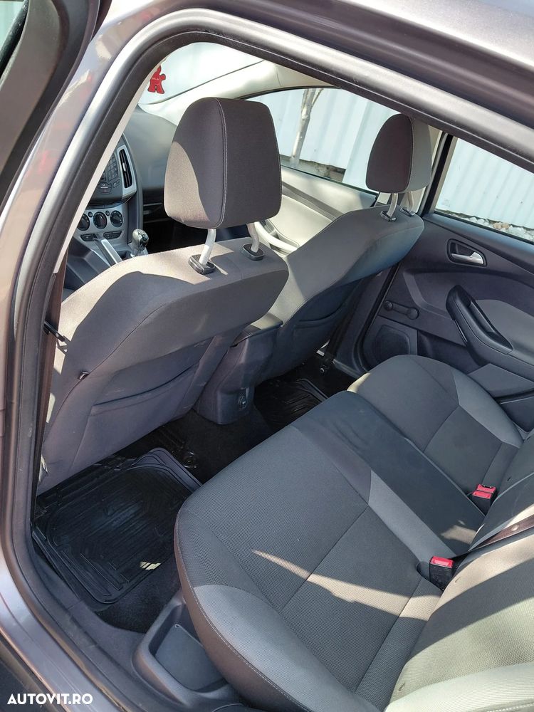 Ford Focus 1.6 TDCi DPF Champions Edition - 8