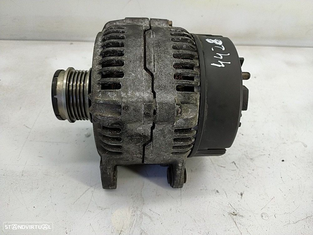 Alternador Volkswagen Passat (3B2) - 4
